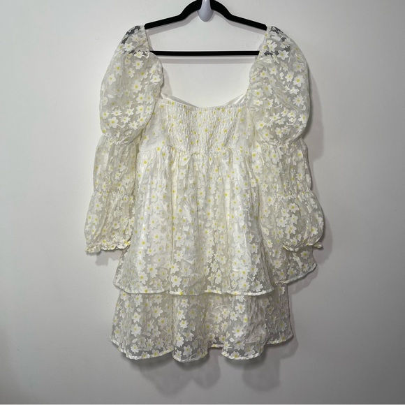 Storia Women's white sheer puff sleeve all over daisy baby doll mini dress in L - Picture 8 of 9